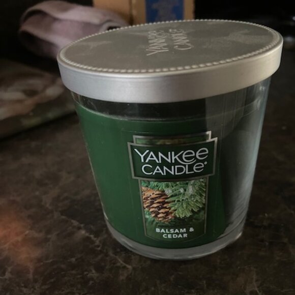 Yankee Candle Balsam and Cedar - Picture 1 of 5